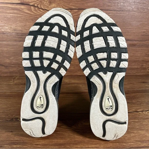 Nike Black and Gray Athletic Shoes - Picture 7 of 11